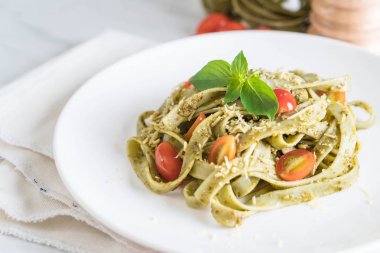 ıspanak fettuccine domates ile