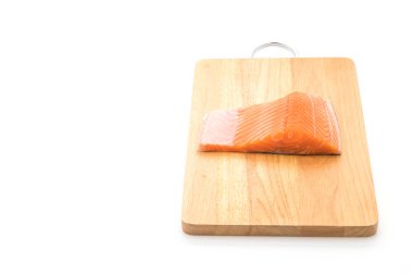 ahşap tahta üzerinde taze somon