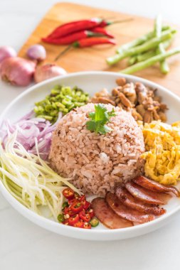 Pirinç ve karides ezmesi.