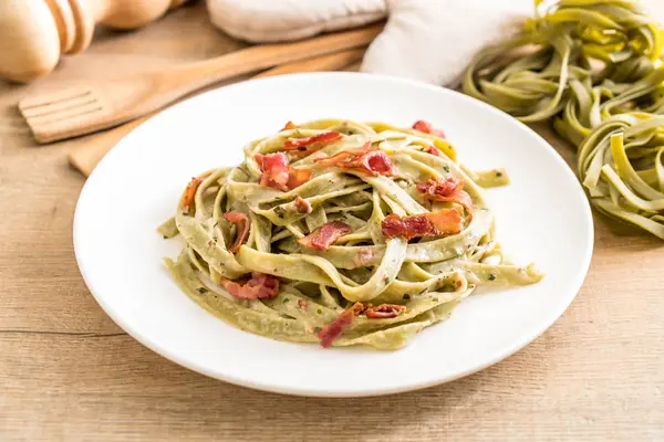 ıspanak fettuccini makarna pastırma ile