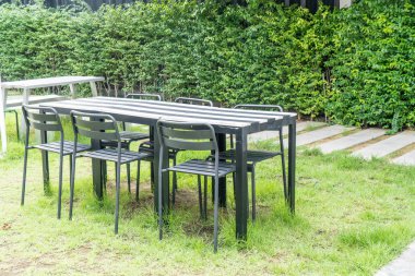 boş açık veranda sandalye