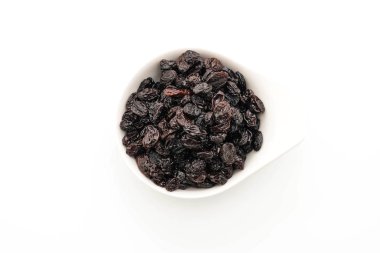 Beyaz üzerine siyah kuru üzüm
