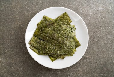 plaka üzerinde kurutulmuş yosun