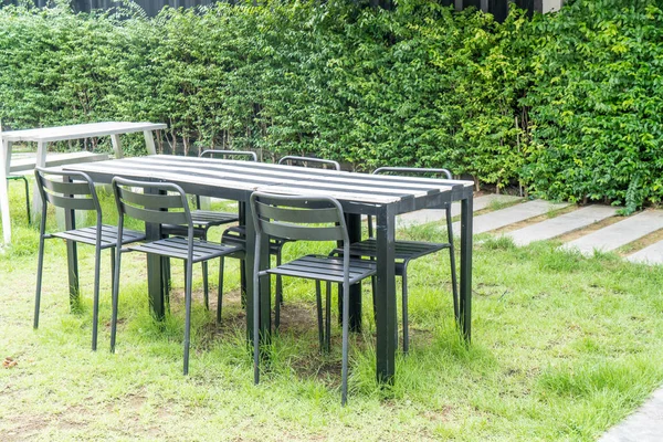 boş açık veranda sandalye