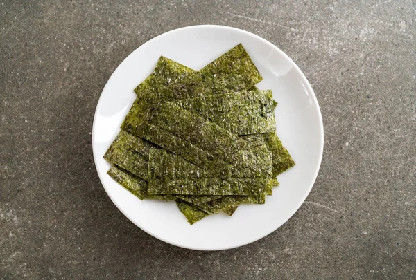 plaka üzerinde kurutulmuş yosun