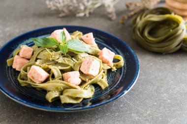 ıspanak fettuccine somon ile