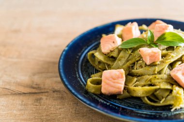 ıspanak fettuccine somon ile