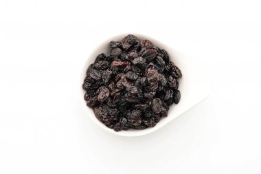 Beyaz üzerine siyah kuru üzüm