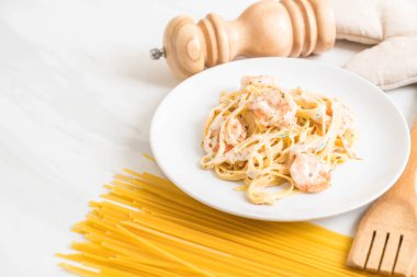 karides ile Fettuccini makarna