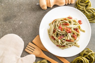 ıspanak fettuccini makarna pastırma ile