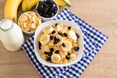 muz, Kuru üzüm ve süt ile tahıl 