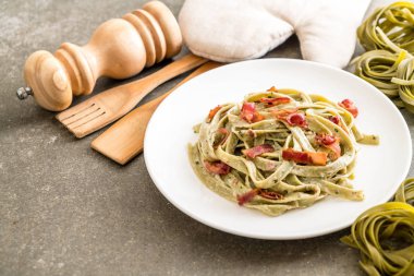 ıspanak fettuccini makarna pastırma ile