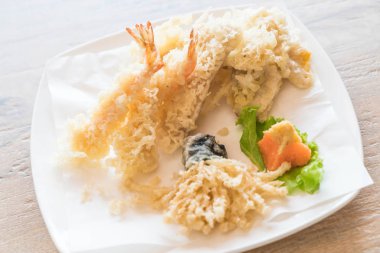 kızarmış karides (tempura)
