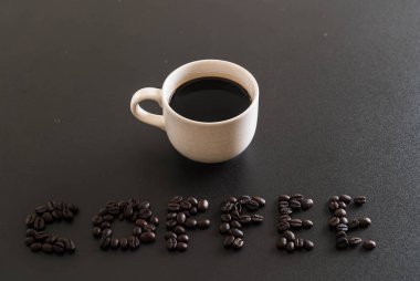 Kahve fincanı ve fasulye