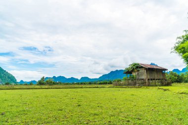  Vang Vieng alanlarda eski ev