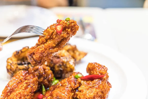 Baharatlı soslu kızarmış tavuk