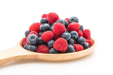 taze yaban mersini ve rasberry beyaz