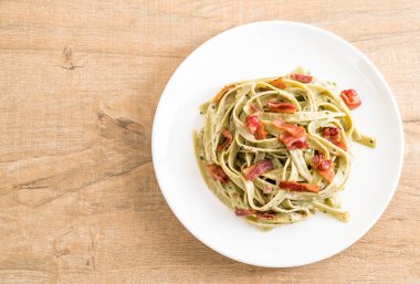 ıspanak fettuccini makarna pastırma ile