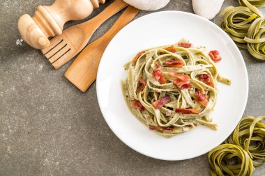 ıspanak fettuccini makarna pastırma ile