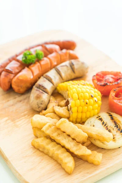 ızgara sosis mix sebze ve patates kızartması ile