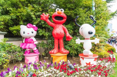 Osaka, Japonya - 21 Kasım 2016: Elmo, Kitty ve Snoopy, Cadılar Bayramı