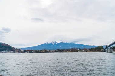 Dağ Fuji San ile bulutlu 