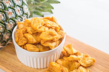 kurutulmuş ananas gevrek cipsi