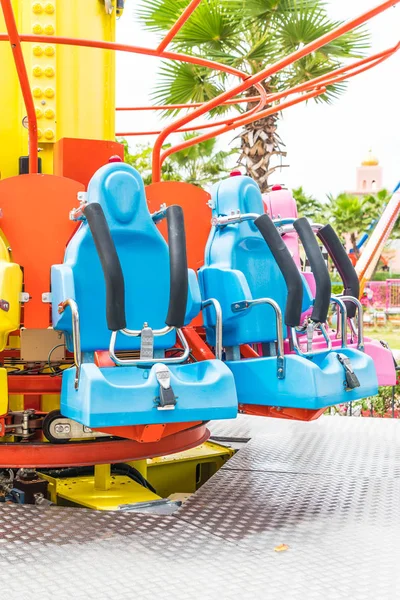 Renkli lunapark treni koltuk eğlence parkı 