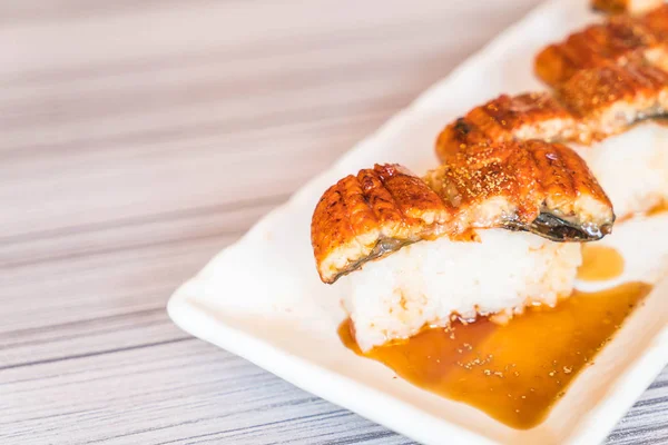 yılan balığı (unagi suşi)