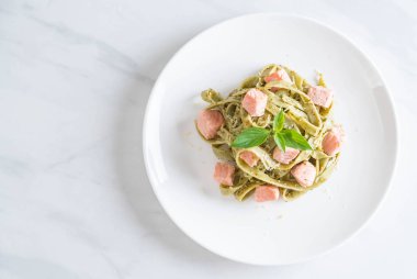 ıspanak fettuccine somon ile