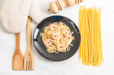 karides ile Fettuccini makarna