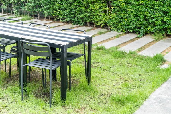 boş açık veranda sandalye