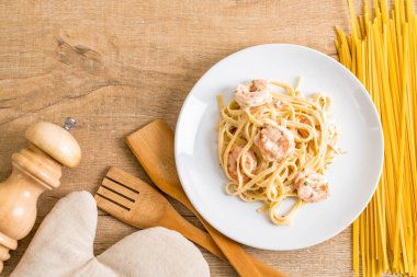 karides ile Fettuccini makarna