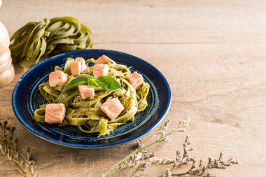 ıspanak fettuccine somon ile