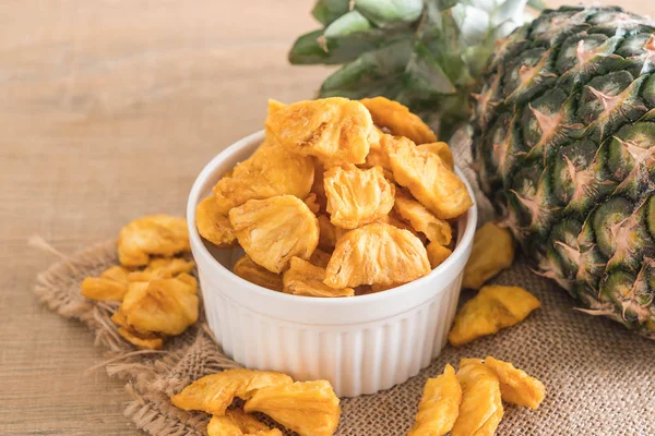 dried pineapple crispy chips