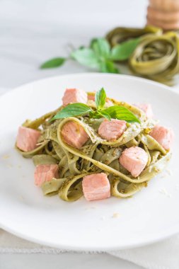 ıspanak fettuccine somon ile