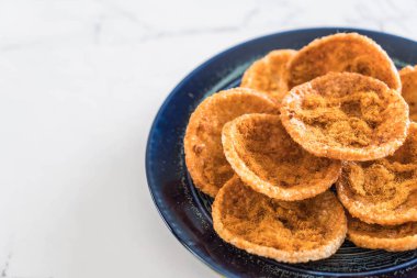 kurutulmuş rendelenmiş domuz etinin pirinç kraker