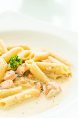 Penne carbonara makarna somon ile