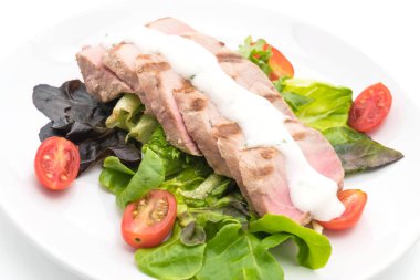 Tuna biftek salatası ile