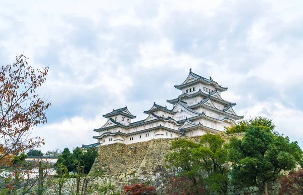 Castello Himeji nella prefettura di Hyogo, Giappone, patrimonio mondiale dell'UNESCO — Foto Stock