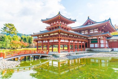 Güzel mimari Byodo içinde Kyoto tapınakta.
