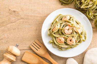 Karidesli ıspanak fettuccini makarna