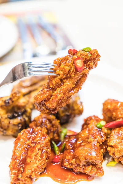 Baharatlı soslu kızarmış tavuk