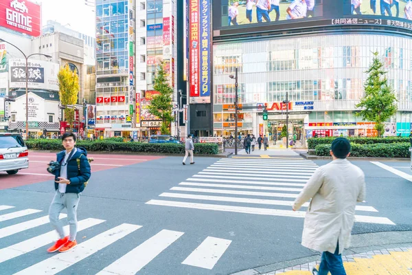 Tokyo, Japonya - 2016 Kasım 17: Shinjuku Tokyo'nın busine biridir