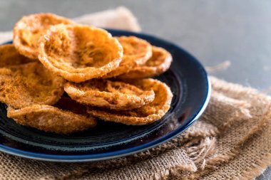 kurutulmuş rendelenmiş domuz etinin pirinç kraker