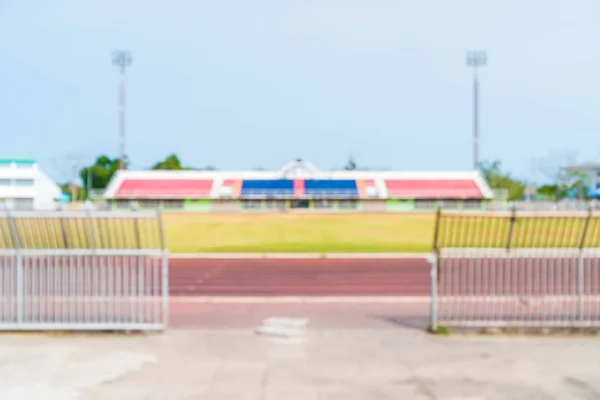 Футбольный стадион с голубым небом — стоковое фото
