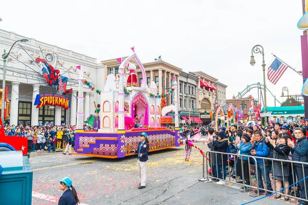 Osaka, Japonya - 21 Kasım 2016: Yeni festivale, yeniden doğmuş Parade, celeb