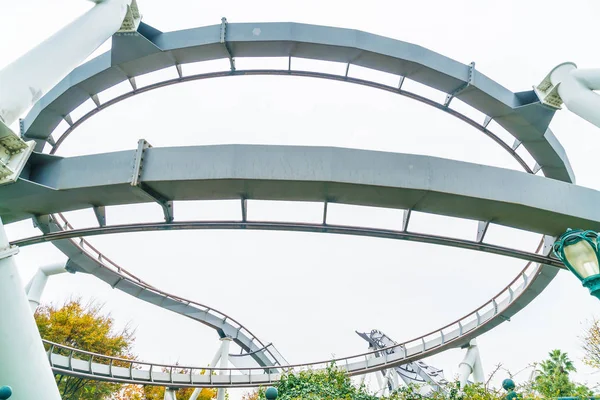 Osaka, Japon - NOV 21 2016 : Roller coaster dans Universal Studios — Photo