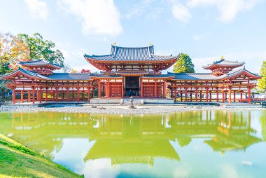 Güzel mimari Byodo içinde Kyoto tapınakta.