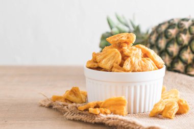 kurutulmuş ananas gevrek cipsi